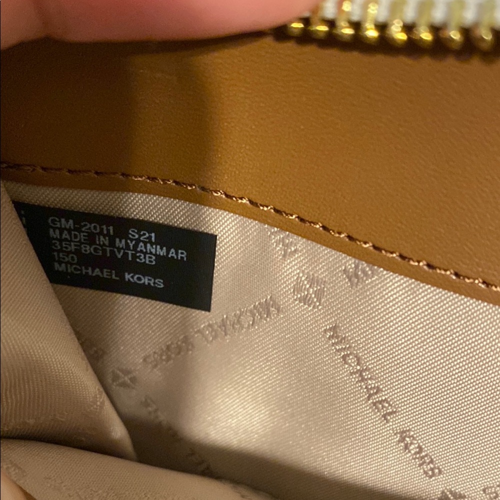Michael Kors Cream Wristlet Wallet - Picture 8 of 13